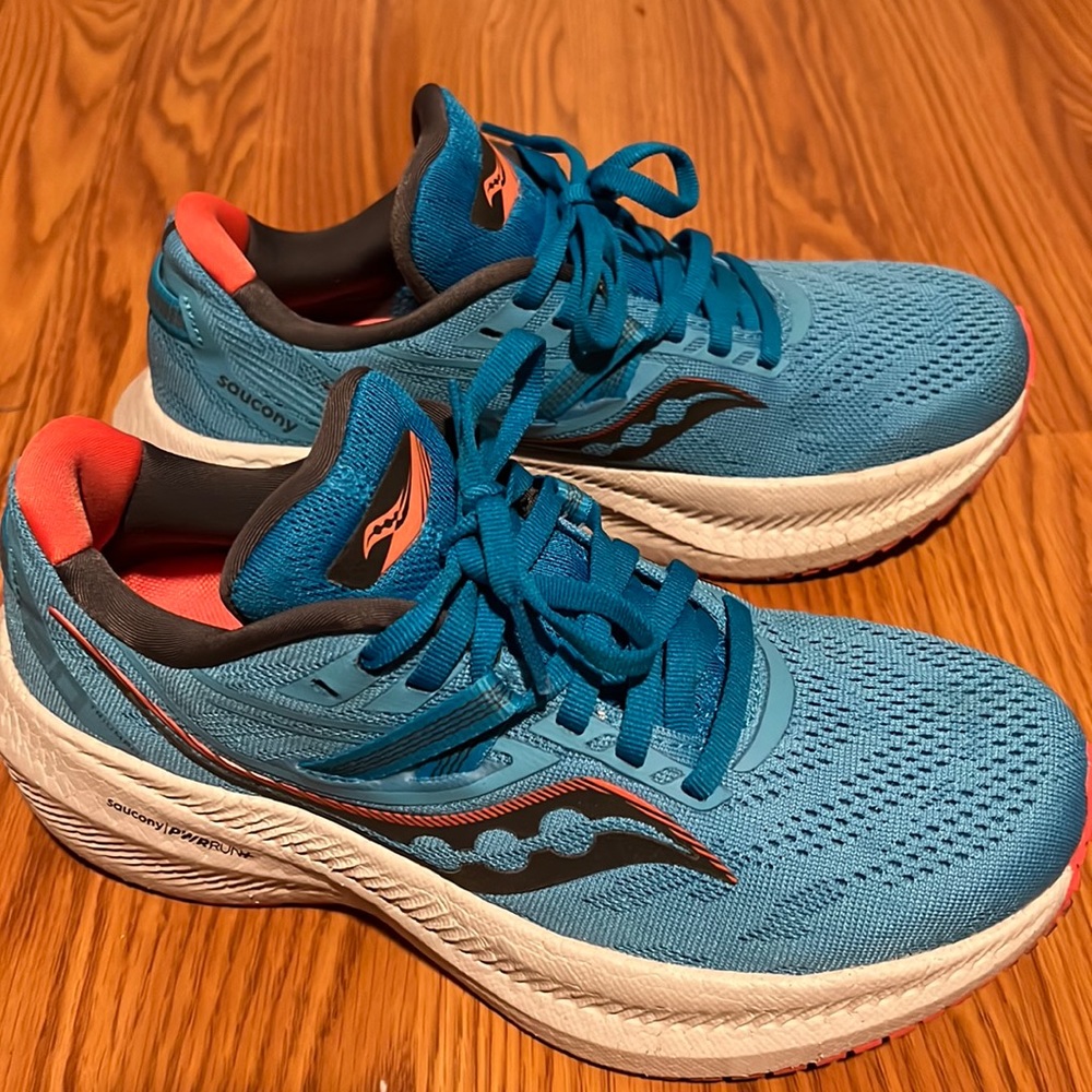 Saucony triumph 20 running sneakers